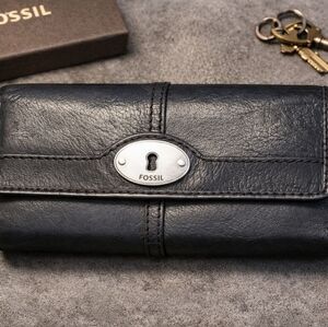 Fossil Black Leather Wallet Clutch with Keyhole Plate